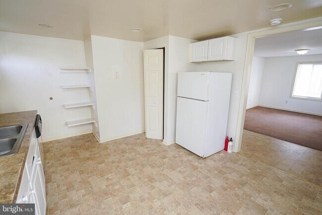 Building Photo - 401 Newton Terrace