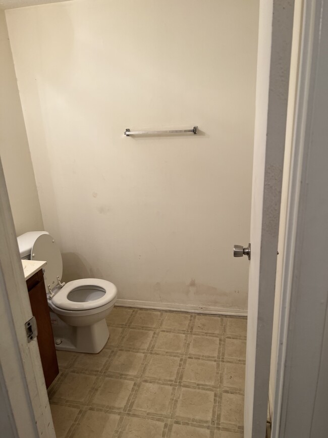 Half Bathroom downstairs - 1742 Cannonball Ct