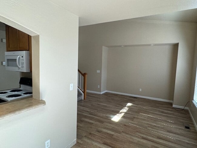 Building Photo - COME HOME TO COMFORT TO THIS 3 BEDROOM HOME IN A QUIET, TRANQUIL NEIGHBORHOOD