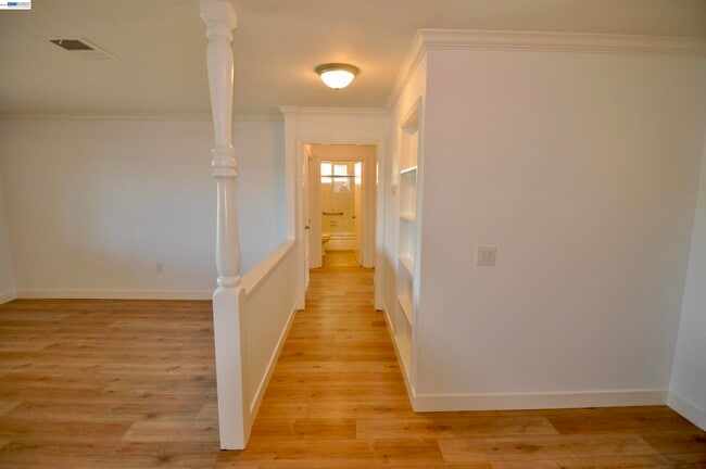 Building Photo - 9127 Tangerine St