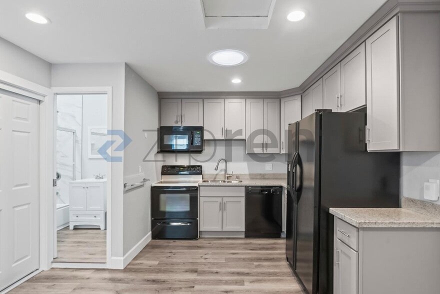 Building Photo - Unit 3