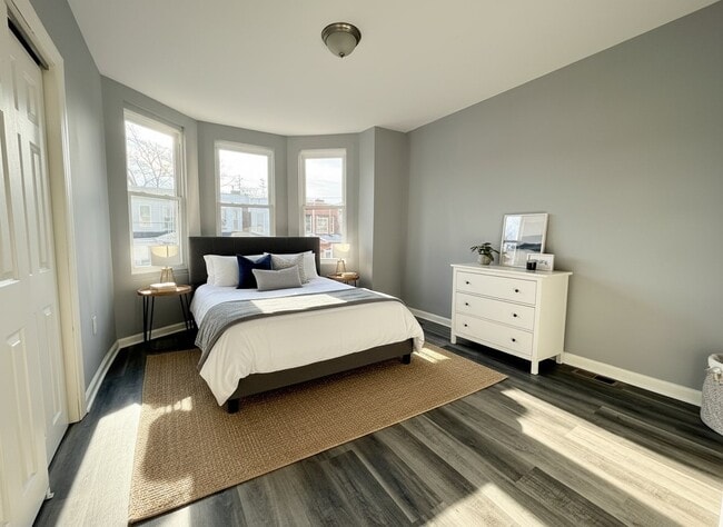 Building Photo - 7019 Saybrook Ave