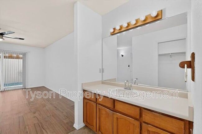 Building Photo - 10713 Towne Park Dr NE