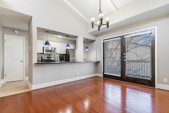Building Photo - 5934 Sandhurst Ln