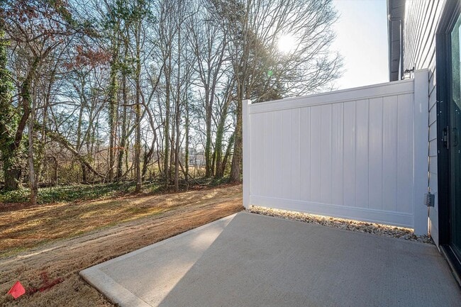 Building Photo - 2025 Built Townhome - Move-In Ready!