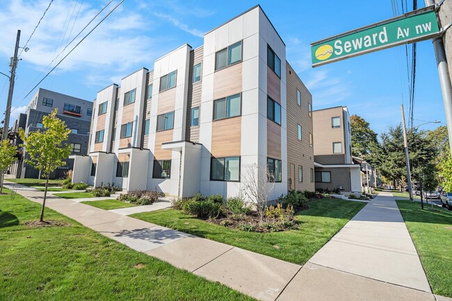 Building Photo - 153 Seward Ave NW