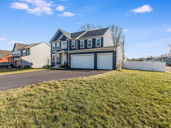 Building Photo - Luxurious Living Lewis Style: A Spacious 5-Bedroom Home with Modern Elegance