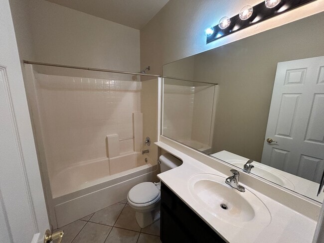 Building Photo - Move-In Special! Updated 3 Bed / 2bath Gilbert Home with New Paint, No Carpet and on the Course