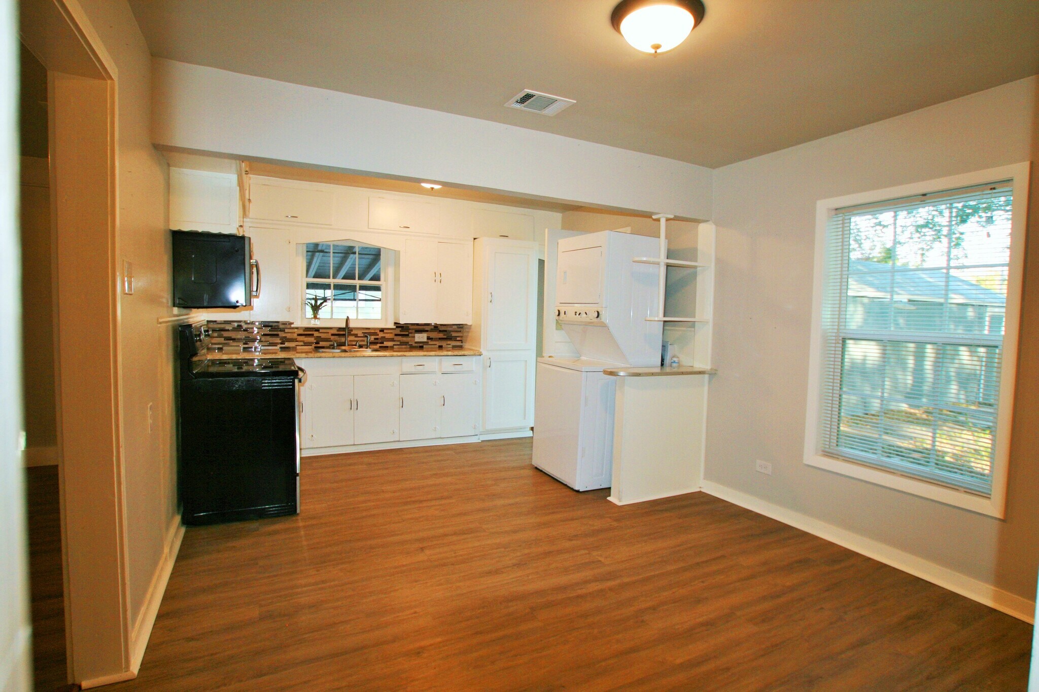 Kitchen - 404 Briggs St
