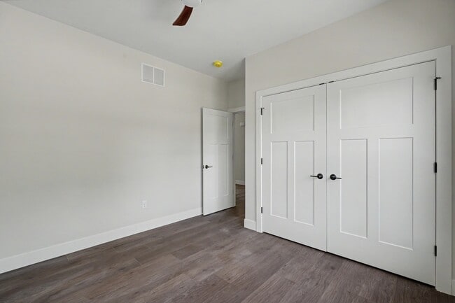 Building Photo - 405 E Larmon St