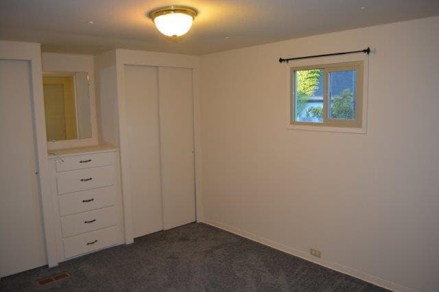 Building Photo - Sweet in-town mobile, very cute 1 bedroom