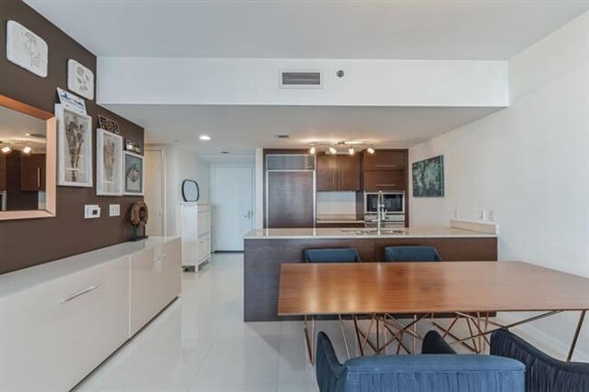 Building Photo - 475 Brickell Ave