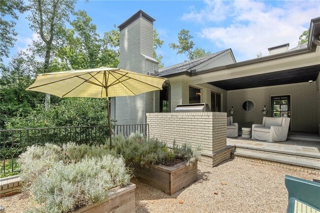 Building Photo - 3612 Castlegate Dr NW
