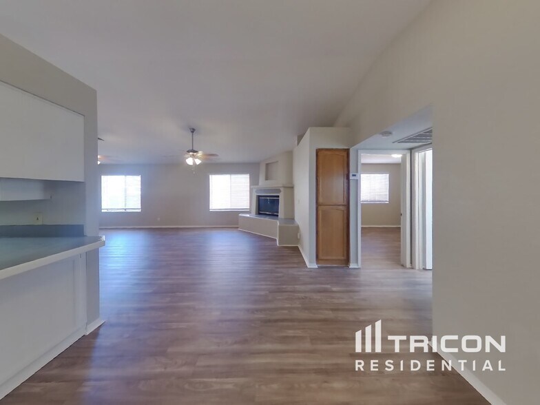 Building Photo - 6309 E Ivyglen St