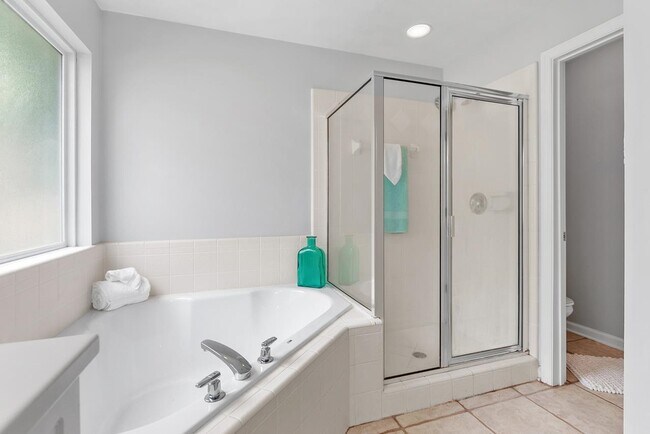 Building Photo - 2521 Heathrow Dr