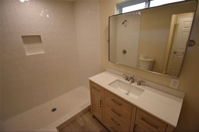 Building Photo - 1212 N College St