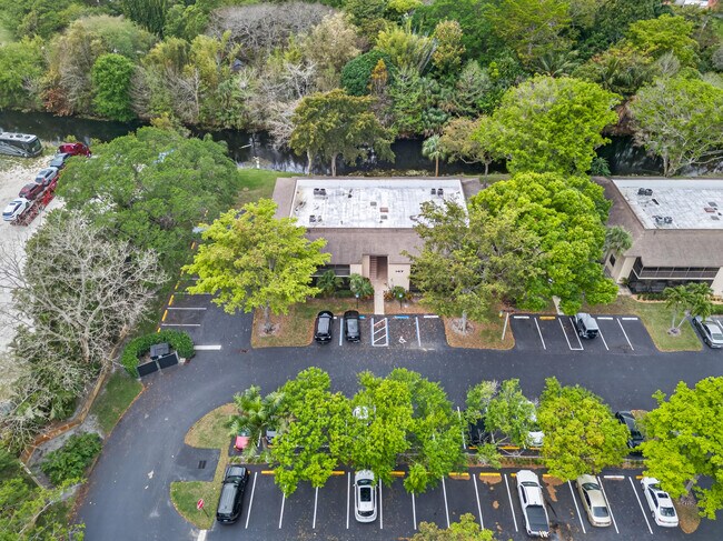 Building Photo - 147 Deer Creek Blvd