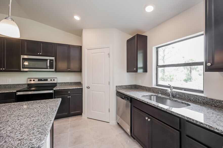 Building Photo - 2816 8th St W