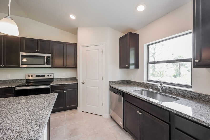 Building Photo - 3210 37th St SW