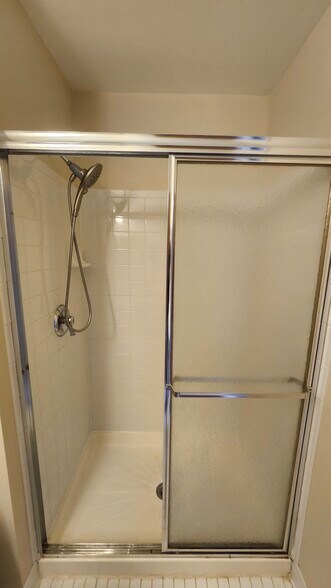 Building Photo - 42766 Lilley Pointe Dr