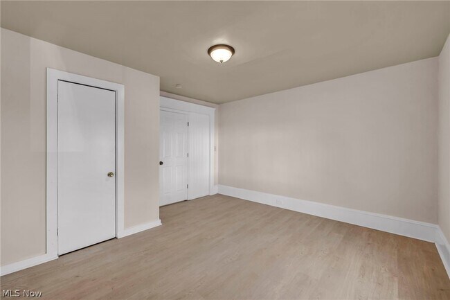 Building Photo - 2049 W 85th St