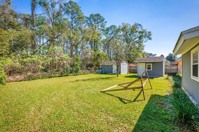 Building Photo - 909 Westgate Dr