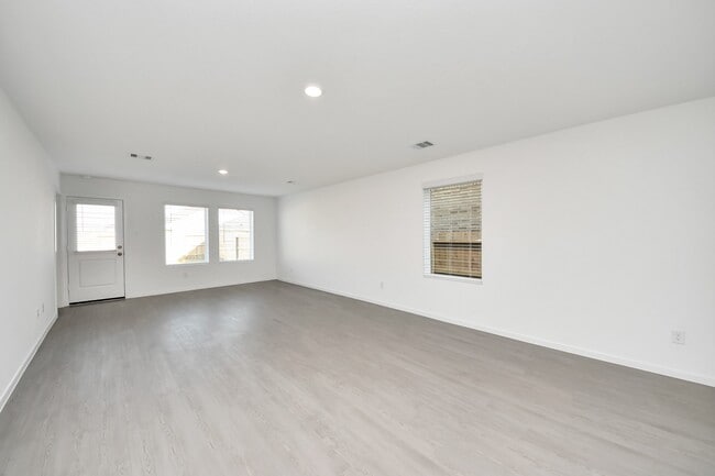 Building Photo - 5846 Majestic Sky Dr