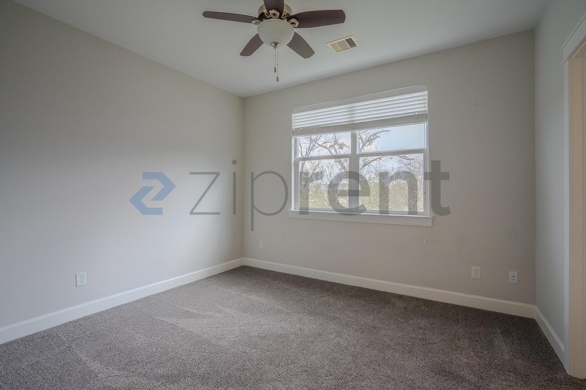 Building Photo - 850 W 20th St