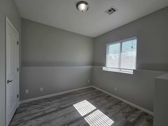 Building Photo - 410 Michael's Ct