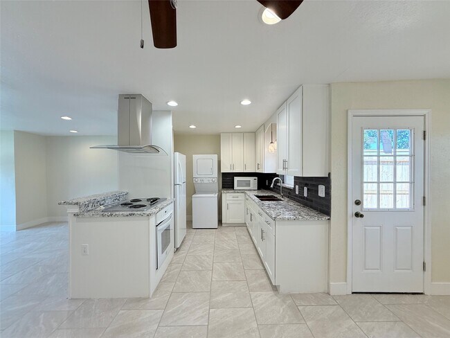 Building Photo - 207 Tidwell Rd