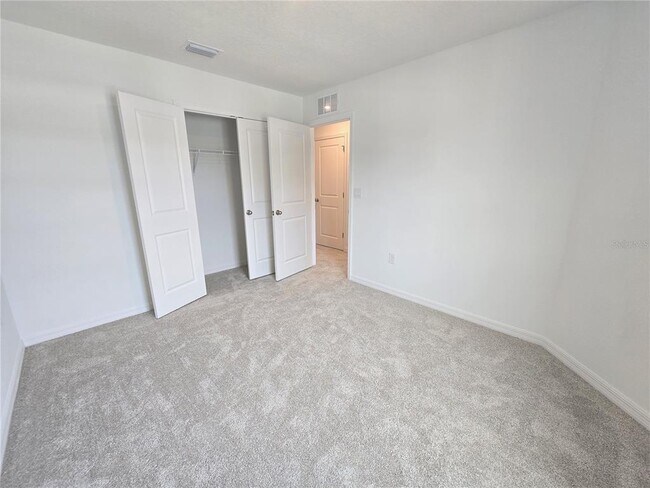 Building Photo - 737 W Oak Dr