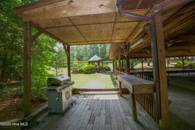 Building Photo - 104 Pine Hawk Dr