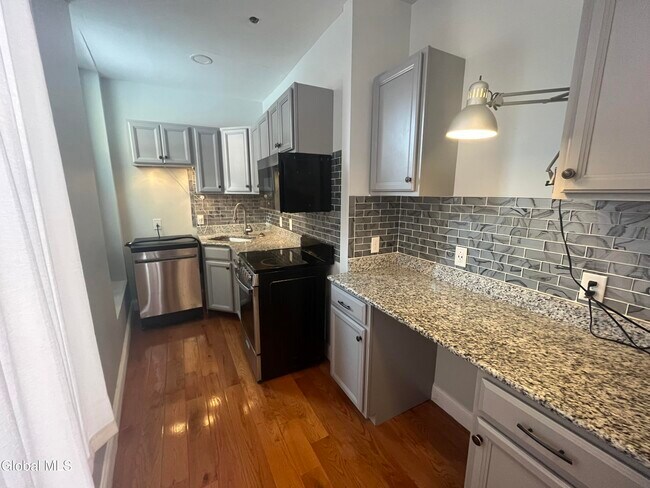 Building Photo - 37 Maiden Ln