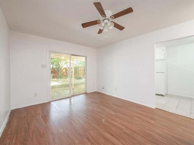Building Photo - 404 Carter Dr