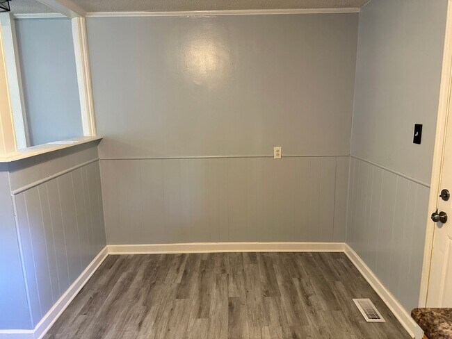 Building Photo - Two Bedroom Home in Shannon Park