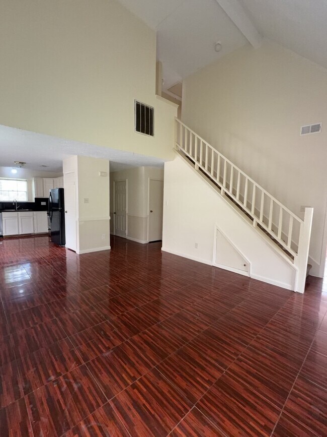 Building Photo - 1527 Lazy Spring Dr