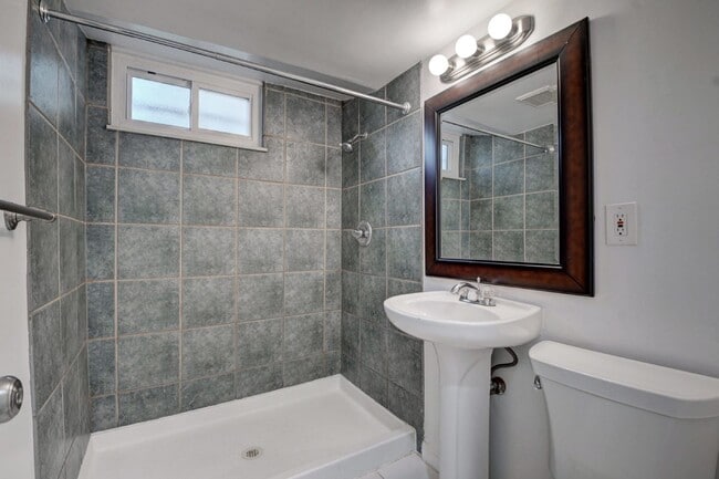 Building Photo - $2,700 - 4 Bed, 2 Bath Home in Arvada with...