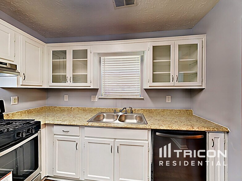 Building Photo - 12234 Cypress Way