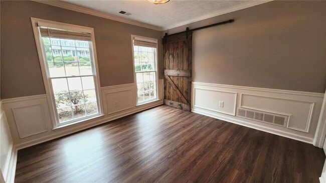 Building Photo - 5139 Chestnut Cir