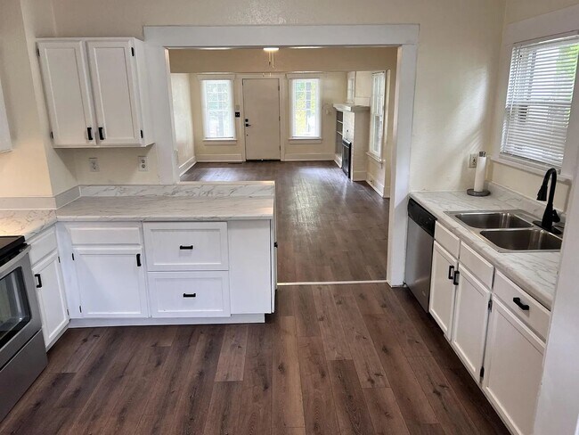 Building Photo - Beautifully Imperfect Character Craftsman Home! Eastside Olympia Home