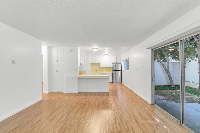 Building Photo - 1015 S Westgate Ave