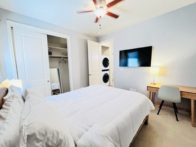 Building Photo - FURNISHED!!! Charming 2BD/1BA Single-Story...