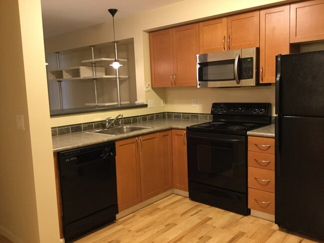 Building Photo - Beautiful Unit in Downtown Bellevue!