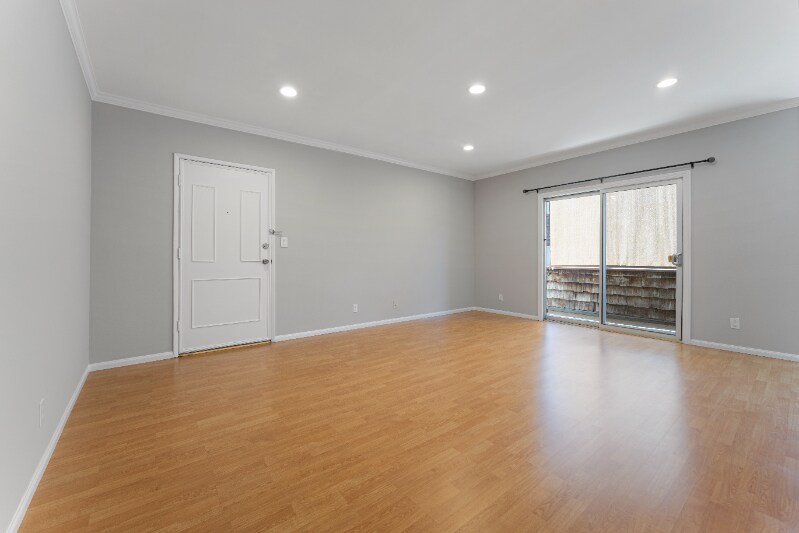 Building Photo - 5414 Newcastle Ave