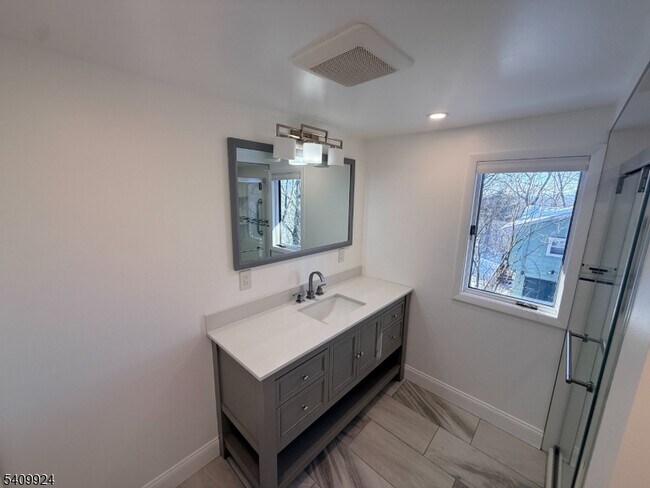 Building Photo - 237 Buena Vista Dr