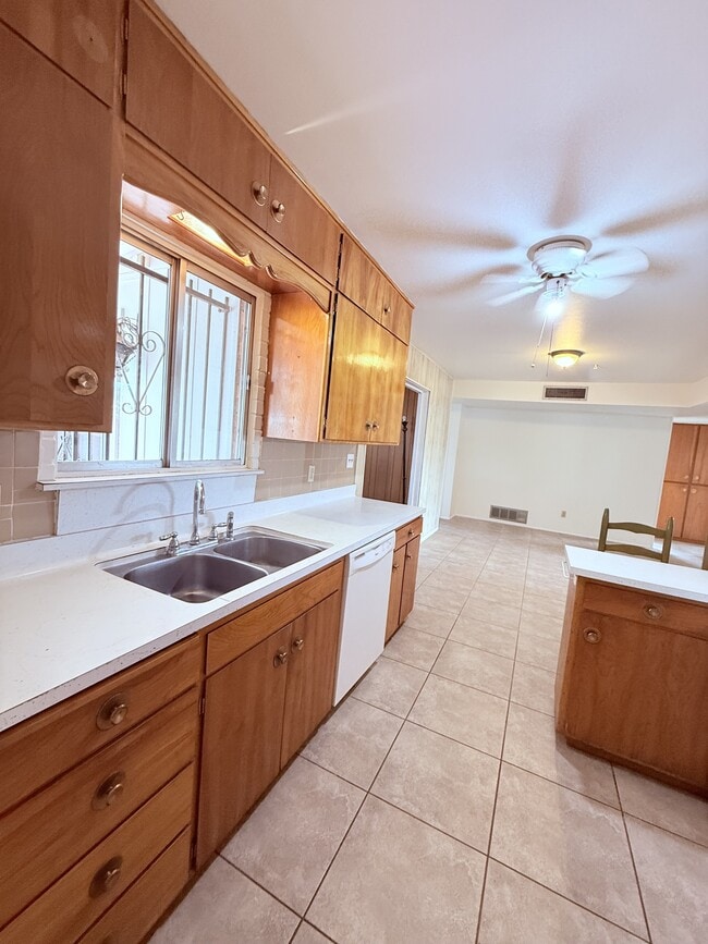 Building Photo - 4834 N Los Altos Pl