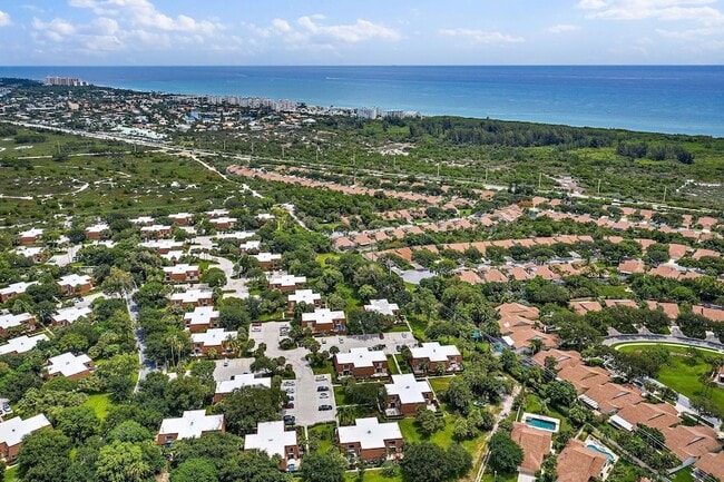 Building Photo - 3052 30th Ct