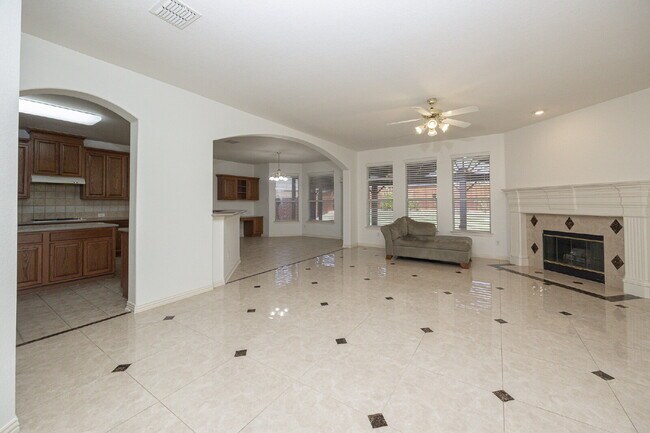 Building Photo - Spacious 4-Bedroom Home with Large Backyard in Rowlett