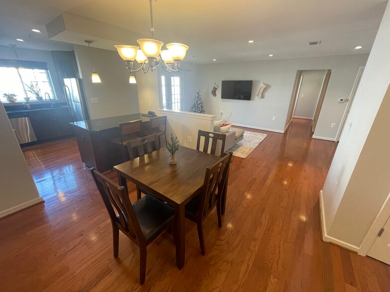 Building Photo - 4069 S Four Mile Run Dr