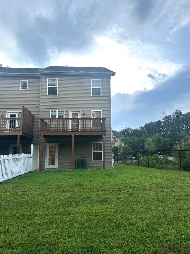 Building Photo - 35 Savage Ct